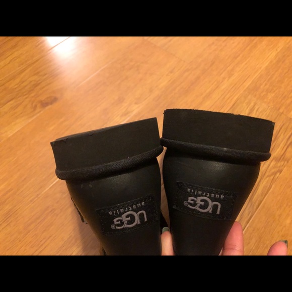 Ugg Blaise patent leather boots youth size - Picture 7 of 8